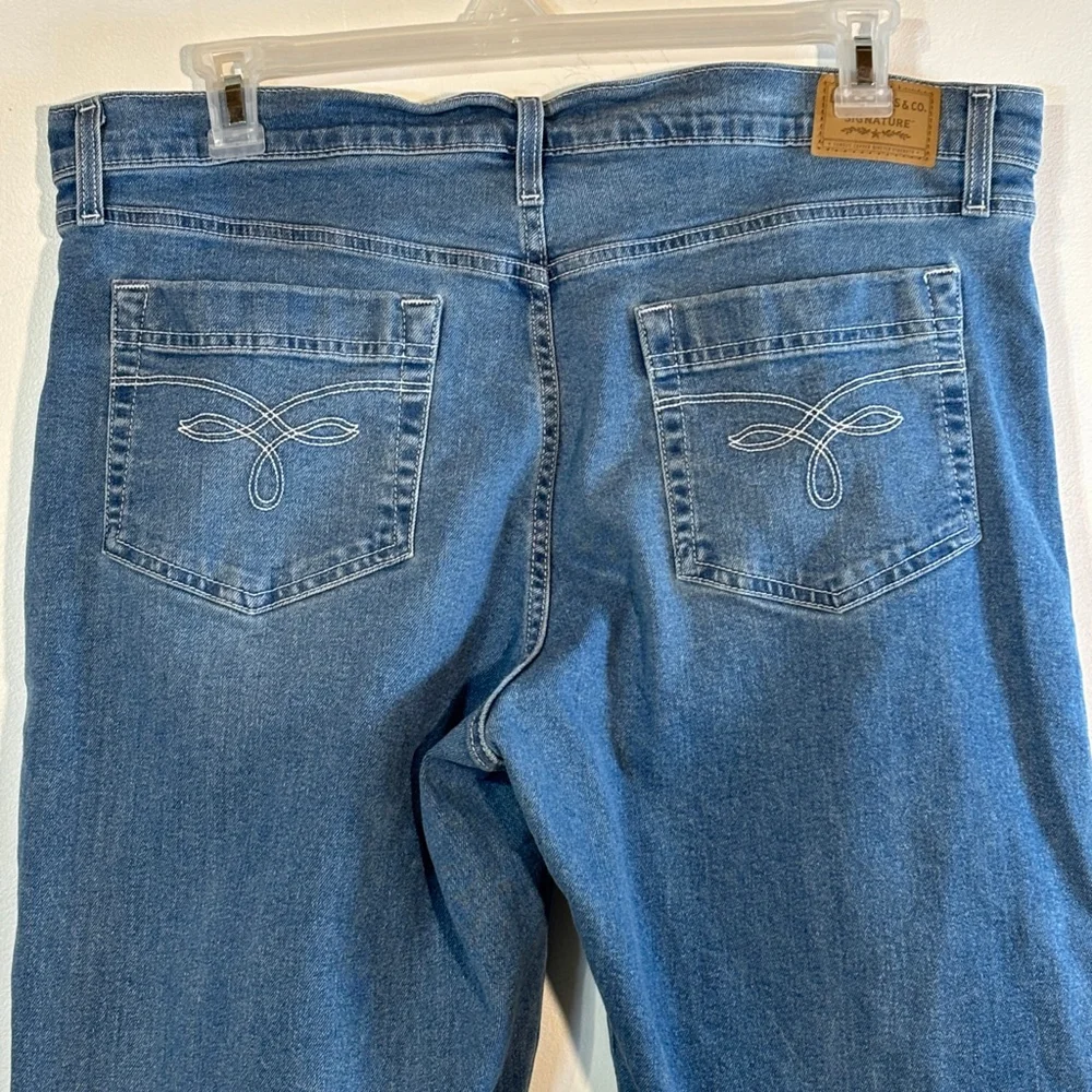 Levi’s Vintage Relaxed Bootcut Blue Jeans Women’s Size 16 Zipper Fly Wide Leg
